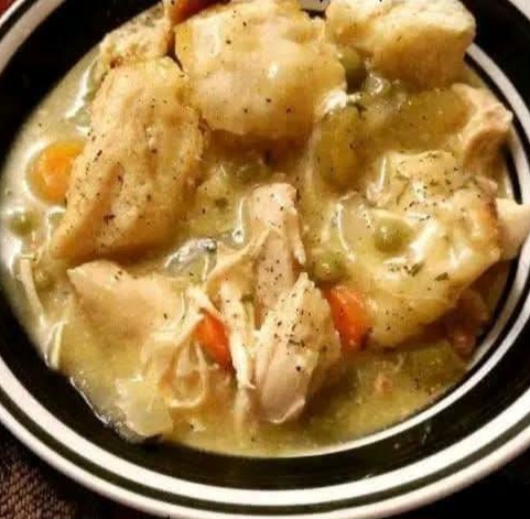 Old-Fashioned Fluffy Chicken and Dumplings